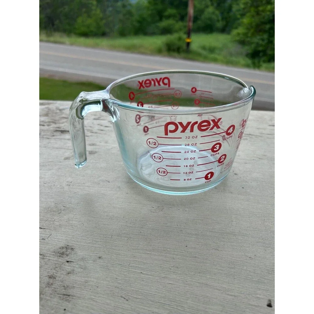 Vintage pyrex 32 oz/ 1 Qt / 4 cups Measuring Glass Batter Bowl USA